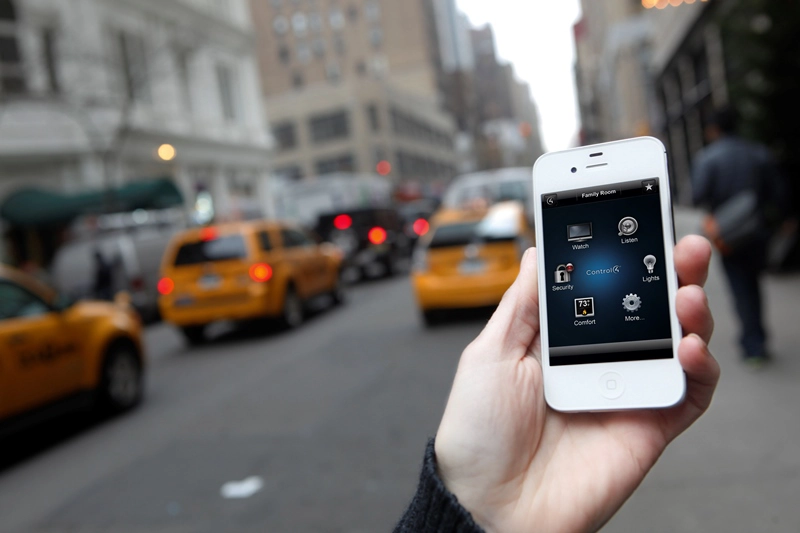 کنترل خانه از راه دور با موبایل؛ چطور کار می‌کند و چه تجهیزاتی می‌خواهد؟