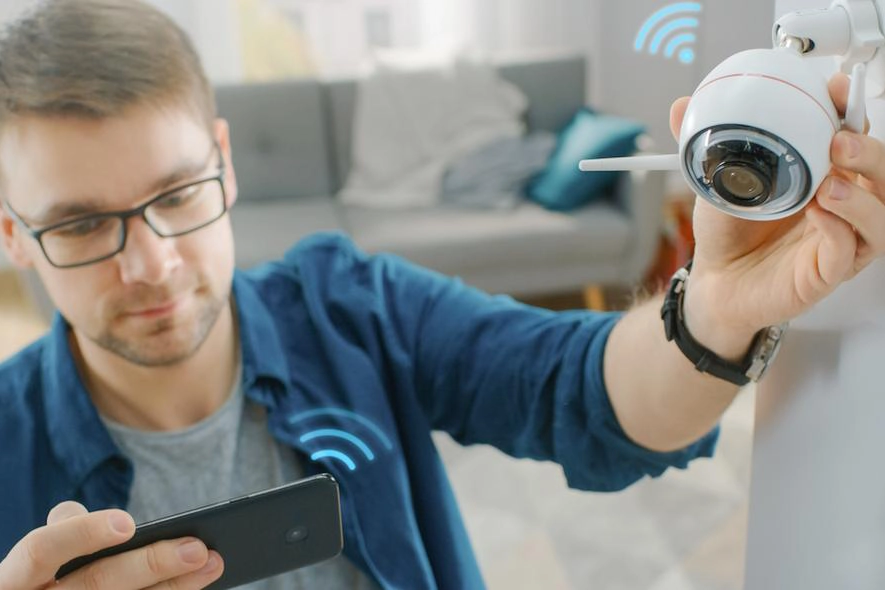 مقایسه سیستم‌های امنیتی هوشمند و سنتی؛ کدام انتخاب هوشمندانه‌تر است؟